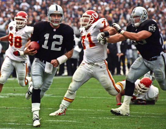 November 28, 1999 - Oakland, California, U.S - Oakland Raiders vs. Kansas City Chiefs at Oakland Alameda County Coliseum Sunday, November 29, 1999. Chiefs beat Raiders 37-34. Oakland Raiders quarterback Rich Gannon Copyright: xAlxGolubx