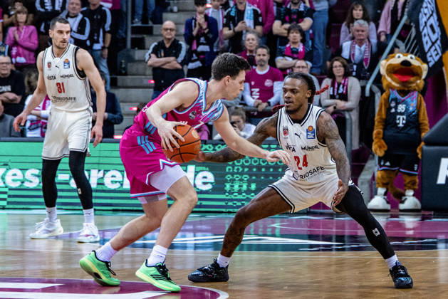Grayson Murphy Telekom Baskets Bonn, 07 vs Cobe Williams BMA365 Baskets Bamberg, 24 , Daniel Keppeler BMA365 Baskets Bamberg, 31 Telekom Baskets Bonn vs BMA365 Baskets Bamberg, Basketball, easy Credit BBL, 14 Matchday, 2025 2026, 05 01 2026 Telekom Baskets Bonn vs BMA365 Baskets Bamberg, easy Credit BBL, 14 Matchday, 2025 2026, 05 01 2026 Bonn Copyright: xEibner-Pressefoto GerhardxWingenx EP_GWR