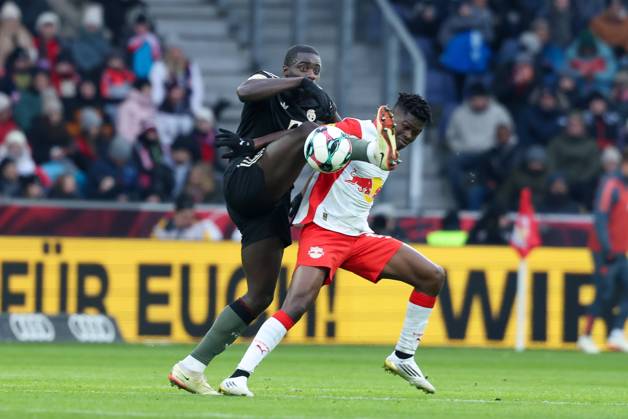 in duel, action, with Dayot Upamecano 2 FC Bayern Muenchen , Karim Konate 19 FC Red Bull Salzburg , FC Red Bull Salzburg vs FC Bayern Muenchen, Soccer, Test match, 06 01 2026 Salzburg Salzburg Austria Copyright: xkolbert-press ChristianxKolbertx