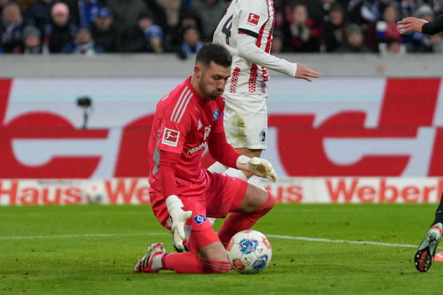 Daniel Heuer Fernandes Hamburger SV, 01 on the ball , Germany, Football, 1 Bundesliga, Matchday 16, 2025 2026, SC Freiburg vs Hamburger SV, 10 01 2026, Europa Park Stadion, Freiburg, Germany DFL REGULATIONS PROHIBIT ANY USE OF PHOTOGRAPHS AS IMAGE SEQUENCES AND OR QUASI VIDEO Freiburg Europa Park Stadion Baden Württemberg Germany Copyright: xArnexAmbergx