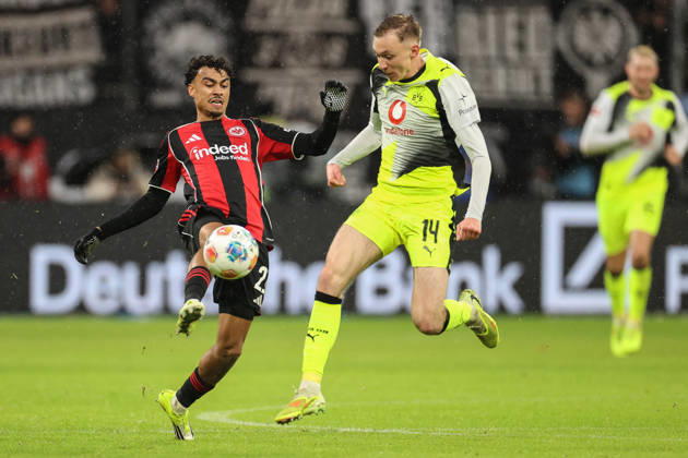 Maximilian Beier Borussia Dortmund, 14 in duel with Nathaniel Brown Eintracht Frankfurt, 21 , GER, Eintracht Frankfurt vs Borussia Dortmund, 1 Bundesliga, Matchday 16, 2025 2026, 09 01 2026, DFL REGULATES PROHIBIT ANY USE OF PHOTOGRAPHS AS IMAGE SEQUENCES AND OR QUASI VIDEO, GER, Eintracht Frankfurt vs Borussia Dortmund, 1 Bundesliga, Matchday 16, 2025 2026, 09 01 2026 Frankfurt Copyright: xEibner-Pressefoto JanxPrihodax EP_JPA