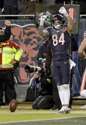 Chicago Bears tight end Colston Loveland (84) celebrates the 2 point conversion in the fourth quarter against the Green Bay Packers during an NFL, American Football Herren, USA wild-card playoff football game at Soldier Field in Chicago on Saturday, January 10, 2026. The Bears defeated the Packers 31-27 and advance to the division finals next week. CHI20260110217 MARKxBLACK