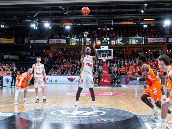 Charles Thompson Fitness First Wuerzburg Baskets, 32 at free throw RASTA Vechta vs Fitness First Wuerzburg Baskets, Basketball, easyCredit Basketball Bundesliga, Matchday 15, Season 2025 2026, 11 01 2026 RASTA Vechta vs Fitness First Wuerzburg Baskets, Basketball, easyCredit Basketball Bundesliga, Matchday 15, Season 2025 2026, 11 01 2026 Vechta Copyright: xEibner-Pressefoto DamianxKruczynx EP_DKI