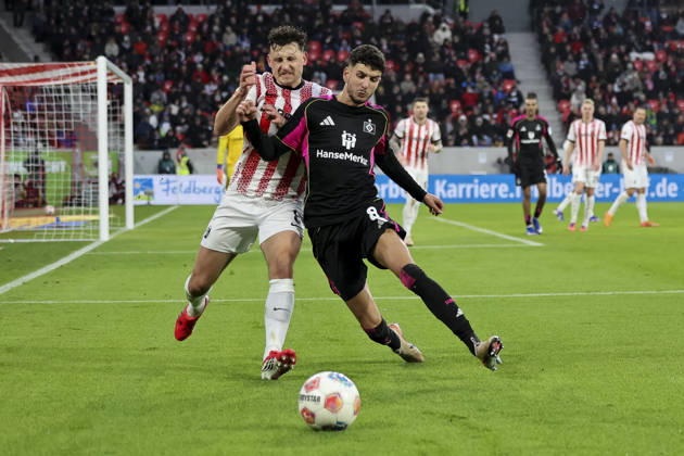 Maximilian Eggestein SC Freiburg, 08 and Daniel Elfadli Hamburger SV, 08 in duel , Germany, Soccer, 1 Bundesliga, Matchday 16, 2025 2026, SC Freiburg vs Hamburger SV, 10 01 2026, Freiburg im Breisgau Europa Park Stadion Germany Copyright: xGrantxHubbsx