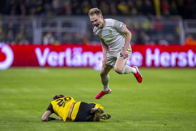 13 01 2026 Football Borussia Dortmund SV Werder Bremen, Matchday 17 at Signal Iduna Park Marcel Sabitzer Borussia Dortmund l and Amos Pieper Werder Bremen fight for the ball IMPORTANT NOTE In accordance with the regulations of the DFL and the DFB, it is prohibited to use or have used photographs taken in the stadium and or of the match in the form of sequential images and or video-like photo series Copyright: xDavidxInderliedx