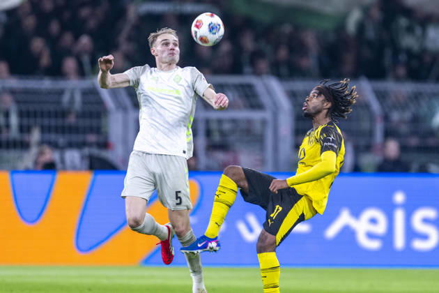 13 01 2026 Football Borussia Dortmund SV Werder Bremen, Matchday 17 at Signal Iduna Park Amos Pieper Werder Bremen l and Carney Chukwuemeka Borussia Dortmund fight for the ball IMPORTANT NOTICE According to the regulations of the DFL and the DFB, it is prohibited to use or have used photographs taken in the stadium and or of the match in the form of sequential images and or video-like photo series Copyright: xDavidxInderliedx