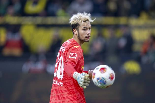 13 01 2026 Football Borussia Dortmund SV Werder Bremen, Matchday 17 at Signal Iduna Park Goalkeeper Mio Backhaus Werder Bremen with ball IMPORTANT NOTE In accordance with the regulations of the DFL and the DFB, it is prohibited to use or have used photographs taken in the stadium and or of the match in the form of sequential images and or video-like photo series Copyright: xDavidxInderliedx