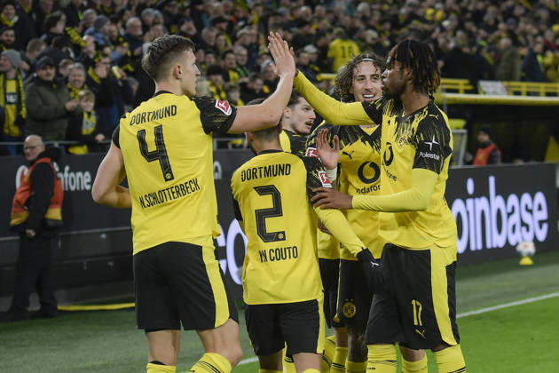 Nico Schlotterbeck Dortmund 4 cheers with the team after scoring the 1 0 goal 13 01 2026 Soccer Borussia Dortmund vs SV Werder Bremen , Signal Iduna Park, Dortmund, DFB DFL REGULATIONS PROHIBIT ANY USE OF PHOTOGRAPHS AS IMAGE SEQUENCES AND OR QUASI VIDEO Copyright: xpepphotox xHorstxMauelshagenx pep00321, pep_20260113_hm_249799