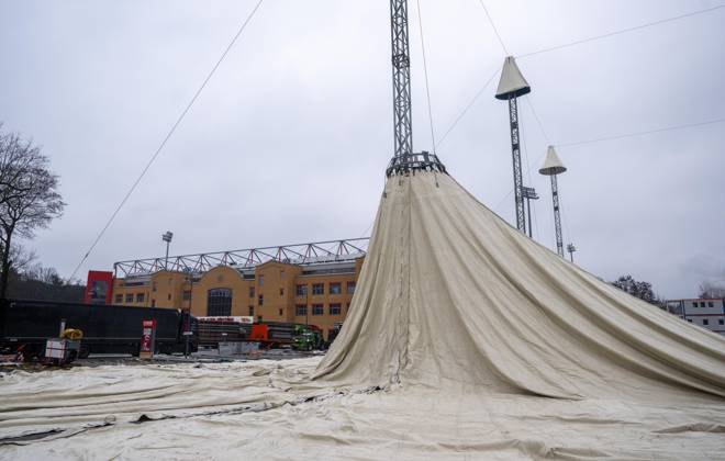 Soccer, Men, Season 2025 2026, 1 Bundesliga 1 FC Union Berlin, Setting up the marquee on the parking lot next to the stadium An der Alten Försterei for the festive ceremony on the occasion of the 60th anniversary of the club on 20 January 2026, 14 01 2026, Copyright: xMatthiasxKochx