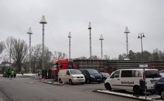 Soccer, Men, Season 2025 2026, 1 Bundesliga 1 FC Union Berlin, Setting up the marquee on the parking lot next to the stadium An der Alten Försterei for the festive ceremony on the occasion of the 60th anniversary of the club on 20 January 2026, 14 01 2026, Copyright: xMatthiasxKochx