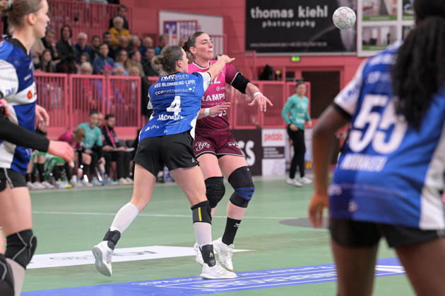 Gabriela Clausson Bitolo TusSies Metzingen, 22 vs Andrea Jacobsen HSG Blomberg Lippe, 04 TusSies Metzingen vs HSG Blomberg Lippe, handball, Alsco HBF, 13 league matchday, 2025 2026 season, 14 01 2026 TusSies Metzingen vs HSG Blomberg Lippe, handball, Alsco HBF, 13 league matchday, 2025 2026 season, 14 01 2026 Tuebingen Copyright: xEibner-Pressefoto TobiasxBaurx EP_TBR