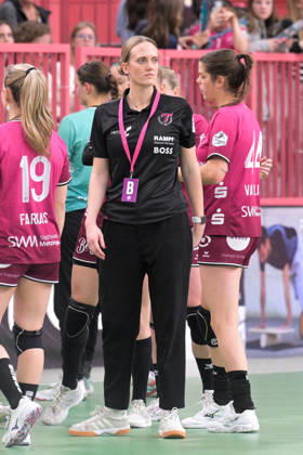 Miriam Hirsch TusSies Metzingen, coach has to take her 3 time out TusSies Metzingen vs HSG Blomberg Lippe, handball, Alsco HBF, 13 league matchday, season 2025 2026, 14 01 2026 TusSies Metzingen vs HSG Blomberg Lippe, handball, Alsco HBF, 13 league matchday, season 2025 2026, 14 01 2026 Tuebingen Copyright: xEibner-Pressefoto TobiasxBaurx EP_TBR