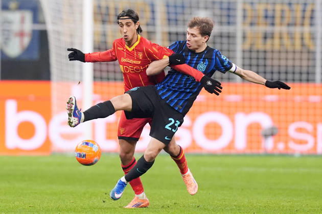 Inter Milan™s Nicolo Barella fights for the ball with Lecce™s Youssef Maleh during the Serie A soccer match between Inter and Lecce at the San Siro Stadium in Milan , north Italy - Sunday , January 14 , 2026. - Soccer .  Copyright: xSpada LaPressex