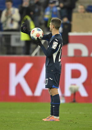 after the end of the match final cheers, joy, happiness, jubilation Andrej Kramaric TSG 1899 Hoffenheim 27 with match ball Selfie Smartphone TSG 1899 Hoffenheim vs Borussia Moenchengladbach BMG 14 01 2026 DFL REGULATIONS PROHIBIT ANY USE OF PHOTOGRAPHS AS IMAGE SEQUENCES AND OR QUASI VIDEO TSG 1899 Hoffenheim vs Borussia Moenchengladbach BMG Sinsheim Copyright: xEibner-Pressefotox EP_MWI