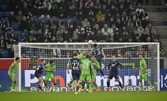 Penalty area scene, goal area scene header duel duel action Ozan Kabak TSG 1899 Hoffenheim 05 TSG 1899 Hoffenheim vs Borussia Moenchengladbach BMG 14 01 2026 DFL REGULATIONS PROHIBIT ANY USE OF PHOTOGRAPHS AS IMAGE SEQUENCES AND OR QUASI VIDEO TSG 1899 Hoffenheim vs Borussia Moenchengladbach BMG Sinsheim Copyright: xEibner-Pressefotox EP_MWI