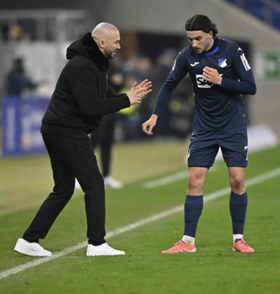 Coach Christian Ilzer TSG 1899 Hoffenheim on the sidelines in discussion with Leon Avdullahu TSG 1899 Hoffenheim 07 TSG 1899 Hoffenheim vs Borussia Moenchengladbach BMG 14 01 2026 DFL REGULATIONS PROHIBIT ANY USE OF PHOTOGRAPHS AS IMAGE SEQUENCES AND OR QUASI VIDEO TSG 1899 Hoffenheim vs Borussia Moenchengladbach BMG Sinsheim Copyright: xEibner-Pressefotox EP_MWI