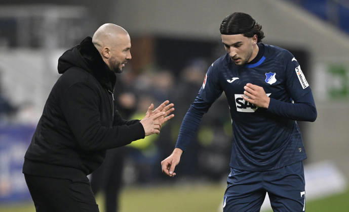 Coach Christian Ilzer TSG 1899 Hoffenheim on the sidelines in discussion with Leon Avdullahu TSG 1899 Hoffenheim 07 TSG 1899 Hoffenheim vs Borussia Moenchengladbach BMG 14 01 2026 DFL REGULATIONS PROHIBIT ANY USE OF PHOTOGRAPHS AS IMAGE SEQUENCES AND OR QUASI VIDEO TSG 1899 Hoffenheim vs Borussia Moenchengladbach BMG Sinsheim Copyright: xEibner-Pressefotox EP_MWI