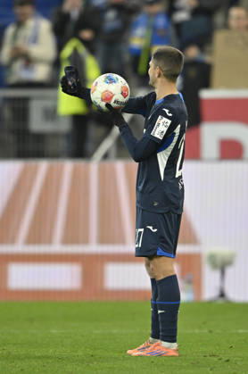 after the end of the match final cheers, joy, happiness, jubilation Andrej Kramaric TSG 1899 Hoffenheim 27 with match ball Selfie Smartphone TSG 1899 Hoffenheim vs Borussia Moenchengladbach BMG 14 01 2026 DFL REGULATIONS PROHIBIT ANY USE OF PHOTOGRAPHS AS IMAGE SEQUENCES AND OR QUASI VIDEO TSG 1899 Hoffenheim vs Borussia Moenchengladbach BMG Sinsheim Copyright: xEibner-Pressefotox EP_MWI