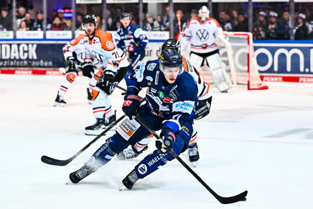 Maximilian Eisenmenger Iserlohn Roosters, 41 , GER, Iserlohn Roosters vs Grizzlys Wolfsburg, Ice Hockey, Penny DEL, 40 Matchday, Season 2025 2026, 16 01 2026, GER, Iserlohn Roosters vs Grizzlys Wolfsburg, Ice Hockey, Penny DEL, 40 Matchday, Season 2025 2026, 16 01 2026 Iserlohn Copyright: xJonasxBrockmann Eibner-Pressefotx EP_JBN