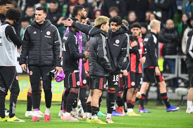The players of Eintracht Frankfurt go to their fans, restrained final cheer, cheering, jubilation, enthusiasm, joy, emotion Football 1 Bundesliga Season 2025 2026, 18 Matchday, Matchday18, matchday18, SV Werder Bremen HB Eintracht Frankfurt F 3 3 on 16 01 2026 at Weserstadion Bremen Germany DFL regulations prohibit any use of photographs as image sequences and or quasi video Â