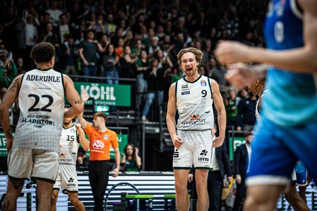 Marco Hollersbacher Gladiators Trier cheers, Vet Concept Gladiators Trier vs Skyliners Frankfurt, Basketball, easyCredit BBL, Matchday 16, Season 2025 2026, 17 01 2026 Vet Concept Gladiators Trier vs Skyliners Frankfurt, Basketball, easyCredit BBL, Matchday 16, Season 2025 2026, 17 01 2026 Copyright: xEibner-Pressefoto AlexanderxNeisx EP_ANS