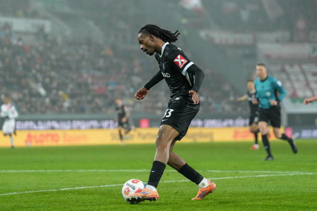 Jordy Makengo SC Freiburg, 33 on the ball , Germany, Football, 1 Bundesliga, Matchday 18, 2025 2026, FC Augsburg vs SC Freiburg, 18 01 2026, WWK Arena, Augsburg, Germany DFL REGULATIONS PROHIBIT ANY USE OF PHOTOGRAPHS AS IMAGE SEQUENCES AND OR QUASI VIDEO Augsburg WWK Arena Bayern Germany Copyright: xArnexAmbergx