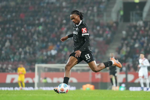 Jordy Makengo SC Freiburg, 33 on the ball , Germany, Football, 1 Bundesliga, Matchday 18, 2025 2026, FC Augsburg vs SC Freiburg, 18 01 2026, WWK Arena, Augsburg, Germany DFL REGULATIONS PROHIBIT ANY USE OF PHOTOGRAPHS AS IMAGE SEQUENCES AND OR QUASI VIDEO Augsburg WWK Arena Bayern Germany Copyright: xArnexAmbergx