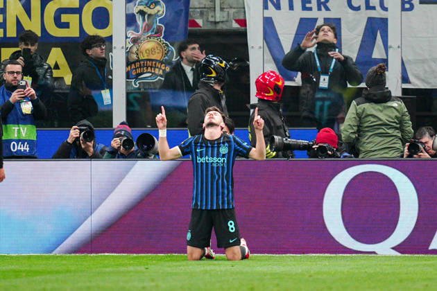 Inter Milan™s Petar Sucic celebrates after scoring goal for his team during the Uefa Champions League soccer match between Inter and Arsenal at the San Siro Stadium in Milan , north Italy - Tuesday , January 20, 2026. - Soccer . Copyright: xMarcoxAlpozzi LaPressex
