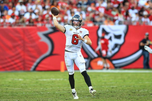 TAMPA, FL - OCTOBER 12: Tampa Bay Buccaneers Quarterback Baker Mayfield (6) throws a pass during the Regular Season game between the San Francisco 49ers and the Tampa Bay Buccaneers on October 12, 2025 at Raymond James Stadium in Tampa, Florida. (Photo by Cliff Welch Icon Sportswire) NFL, American Football Herren, USA OCT 12 49ers at Buccaneers EDITORIAL USE ONLY Icon357251012016