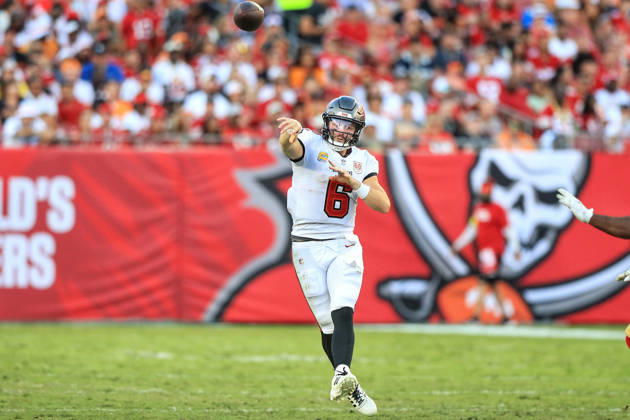 TAMPA, FL - OCTOBER 12: Tampa Bay Buccaneers Quarterback Baker Mayfield (6) throws a pass during the Regular Season game between the San Francisco 49ers and the Tampa Bay Buccaneers on October 12, 2025 at Raymond James Stadium in Tampa, Florida. (Photo by Cliff Welch Icon Sportswire) NFL, American Football Herren, USA OCT 12 49ers at Buccaneers EDITORIAL USE ONLY Icon357251012017