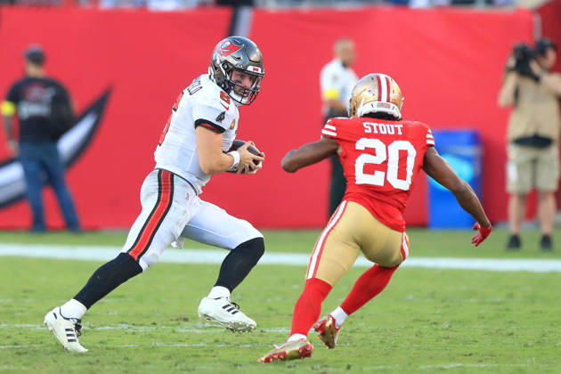 TAMPA, FL - OCTOBER 12: Tampa Bay Buccaneers Quarterback Baker Mayfield (6) scrambles around the backfield before taking off for the first down during the Regular Season game between the San Francisco 49ers and the Tampa Bay Buccaneers on October 12, 2025 at Raymond James Stadium in Tampa, Florida. (Photo by Cliff Welch Icon Sportswire) NFL, American Football Herren, USA OCT 12 49ers at Buccaneers EDITORIAL USE ONLY Icon357251012039