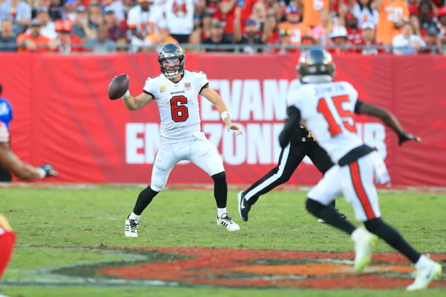 TAMPA, FL - OCTOBER 12: Tampa Bay Buccaneers Quarterback Baker Mayfield (6) scrambles around the backfield before taking off for the first down during the Regular Season game between the San Francisco 49ers and the Tampa Bay Buccaneers on October 12, 2025 at Raymond James Stadium in Tampa, Florida. (Photo by Cliff Welch Icon Sportswire) NFL, American Football Herren, USA OCT 12 49ers at Buccaneers EDITORIAL USE ONLY Icon357251012040
