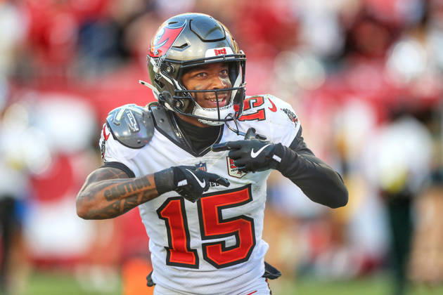 TAMPA, FL - OCTOBER 12: Tampa Bay Buccaneers Wide Receiver Tez Johnson (15) catches a touchdown pass and celebrates in the end zone during the Regular Season game between the San Francisco 49ers and the Tampa Bay Buccaneers on October 12, 2025 at Raymond James Stadium in Tampa, Florida. (Photo by Cliff Welch Icon Sportswire) NFL, American Football Herren, USA OCT 12 49ers at Buccaneers EDITORIAL USE ONLY Icon357251012046