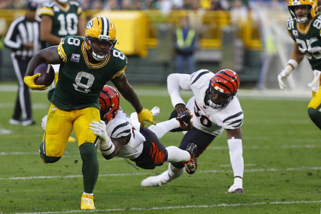GREEN BAY, WI - OCTOBER 12: Green Bay Packers running back Josh Jacobs (8) breaks free of a tackle during a game between the Green Bay Packers and the Cincinnati Bengals at Lambeau Field on October 12, 2025 in Green Bay, WI. (Photo by Larry Radloff Icon Sportswire) NFL, American Football Herren, USA OCT 12 Bengals at Packers EDITORIAL USE ONLY Icon2510126158