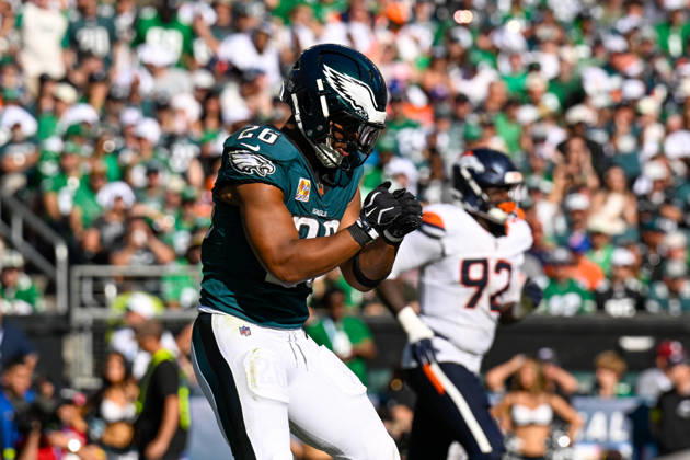 PHILADELPHIA, PA - OCTOBER 05: Philadelphia Eagles running back Saquon Barkley 26 is shown during the game between the Philadelphia Eagles and the Denver Broncos on October 5th, 2025 at Lincoln Financial Field in Philadelphia, PA. (Photo by Terence Lewis Icon Sportswire) NFL, American Football Herren, USA OCT 05 Broncos at Eagles EDITORIAL USE ONLY Icon251005152