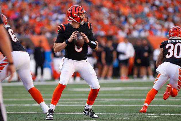 CINCINNATI, OH - OCTOBER 05: Cincinnati Bengals quarterback Jake Browning (6) looks to pass during the game against the Detroit Lions and the Cincinnati Bengals on October 5, 2025, at Paycor Stadium in Cincinnati, OH. (Photo by Ian Johnson Icon Sportswire) NFL, American Football Herren, USA OCT 05 Lions at Bengals EDITORIAL USE ONLY Icon251005023