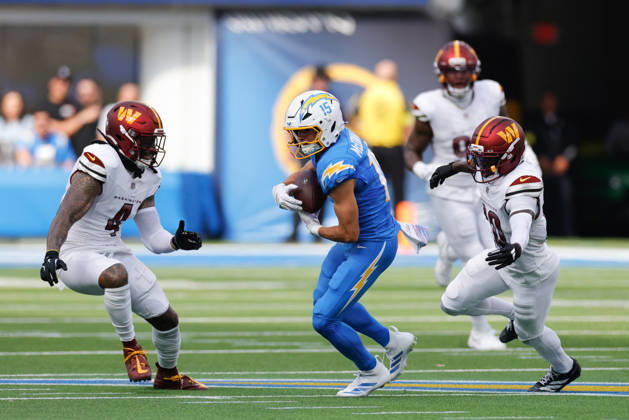 INGLEWOOD, CA - OCTOBER 5: Los Angeles Chargers wide receiver Ladd McConkey (15) with a catch during the NFL, American Football Herren, USA game between the Washington Commanders and the Los Angeles Chargers on October 05, 2025, at SoFi Stadium in Inglewood, CA. (Photo by Jevone Moore Icon Sportswire) NFL: OCT 05 Commanders at Chargers EDITORIAL USE ONLY Icon20251005033