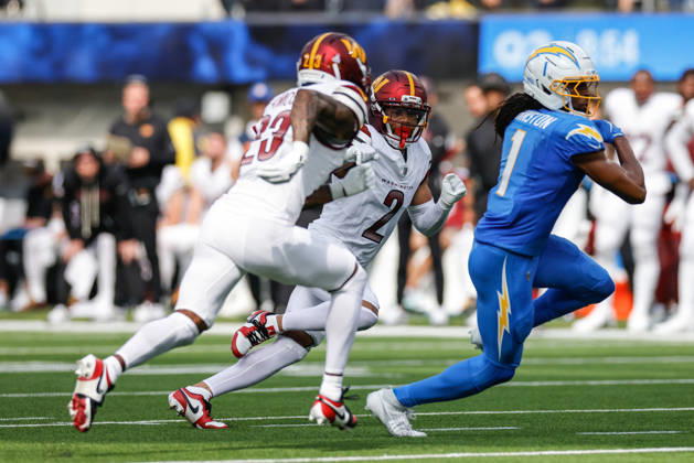 INGLEWOOD, CA - OCTOBER 5: Los Angeles Chargers wide receiver Quentin Johnston (1) runs after a catch during the NFL, American Football Herren, USA game between the Washington Commanders and the Los Angeles Chargers on October 05, 2025, at SoFi Stadium in Inglewood, CA. (Photo by Jevone Moore Icon Sportswire) NFL: OCT 05 Commanders at Chargers EDITORIAL USE ONLY Icon20251005035