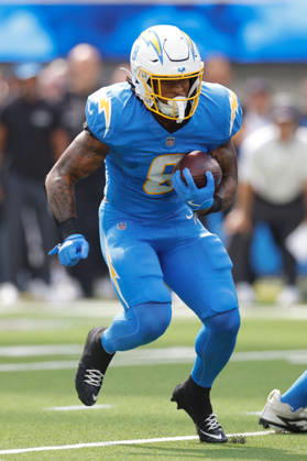 INGLEWOOD, CA - OCTOBER 5: Los Angeles Chargers running back Omarion Hampton (8) runs the ball during the NFL, American Football Herren, USA game between the Washington Commanders and the Los Angeles Chargers on October 05, 2025, at SoFi Stadium in Inglewood, CA. (Photo by Jevone Moore Icon Sportswire) NFL: OCT 05 Commanders at Chargers EDITORIAL USE ONLY Icon20251005002