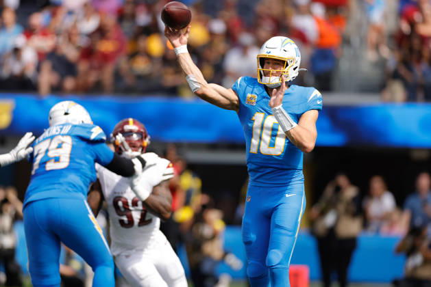 INGLEWOOD, CA - OCTOBER 5: Los Angeles Chargers quarterback Justin Herbert (10) passes during the NFL, American Football Herren, USA game between the Washington Commanders and the Los Angeles Chargers on October 05, 2025, at SoFi Stadium in Inglewood, CA. (Photo by Jevone Moore Icon Sportswire) NFL: OCT 05 Commanders at Chargers EDITORIAL USE ONLY Icon20251005007