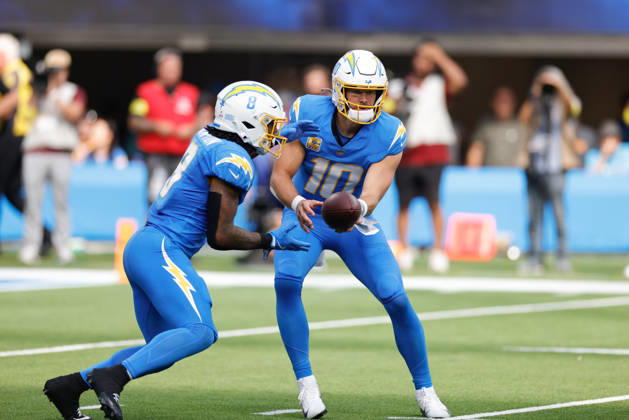 INGLEWOOD, CA - OCTOBER 5: Los Angeles Chargers quarterback Justin Herbert (10) hands off to Los Angeles Chargers running back Omarion Hampton (8) during the NFL, American Football Herren, USA game between the Washington Commanders and the Los Angeles Chargers on October 05, 2025, at SoFi Stadium in Inglewood, CA. (Photo by Jevone Moore Icon Sportswire) NFL: OCT 05 Commanders at Chargers EDITORIAL USE ONLY Icon20251005022