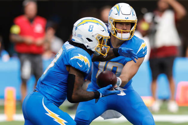 INGLEWOOD, CA - OCTOBER 5: Los Angeles Chargers quarterback Justin Herbert (10) hands off to Los Angeles Chargers running back Omarion Hampton (8) during the NFL, American Football Herren, USA game between the Washington Commanders and the Los Angeles Chargers on October 05, 2025, at SoFi Stadium in Inglewood, CA. (Photo by Jevone Moore Icon Sportswire) NFL: OCT 05 Commanders at Chargers EDITORIAL USE ONLY Icon20251005023