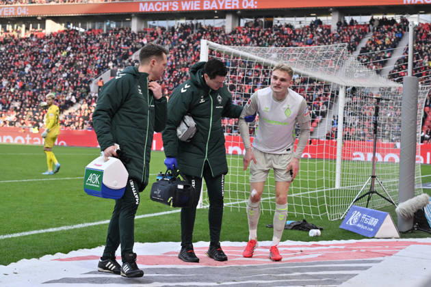 Injury Amos Pieper Werder Bremen 24 01 2026, Soccer 1 Bundesliga, Season 2025 2026, 19 Matchday, Bayer 04 Leverkusen SV Werder Bremen DFL regulations prohibit any use of photographs as image sequences and or quasi video Leverkusen BayArena Nordrhein Westfalen Germany Team2