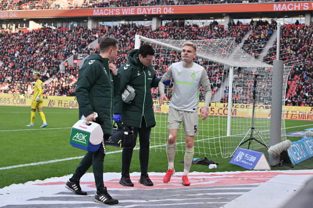 Injury Amos Pieper Werder Bremen 24 01 2026, Soccer 1 Bundesliga, Season 2025 2026, 19 Matchday, Bayer 04 Leverkusen SV Werder Bremen DFL regulations prohibit any use of photographs as image sequences and or quasi video Leverkusen BayArena Nordrhein Westfalen Germany Team2