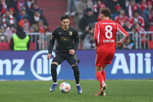 in duel, action, with Fabian Rieder 32 FC Augsburg , Leon Goretzka 8 FC Bayern Muenchen , FC Bayern Muenchen vs FC Augsburg, Football, 1 Bundesliga, 19 Matchday, 24 01 2026 DFB regulations prohibit any use of photographs as image sequences and or quasi video Muenchen Bayern Germany Copyright: xkolbert-press ChristianxKolbertx