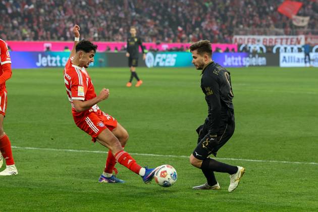 in duel, action, with Alexandar Pavlovic 45 FC Bayern Muenchen , Elvis Rexhbecaj 8 FC Augsburg , FC Bayern Muenchen vs FC Augsburg, Soccer, 1 Bundesliga, 19 Matchday, 24 01 2026 DFB regulations prohibit any use of photographs as image sequences and or quasi video Muenchen Bayern Germany Copyright: xkolbert-press ChristianxKolbertx