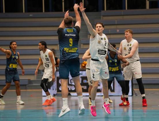 Basketball in Essen FOR EDITORIAL PURPOSES ONLY EDITORIAL USE ONLY p Jegor Cymbal of the ETB Miners in the game against Alan Boger of the Baskets Juniors TSG Westerstede on 24 01 2026 The game ended X X in the Sporthalle Am Hallo, Ernestinenstraße 57 Michael Gohl FUNKE Foto Services p Sport Deutschland Nordrhein Westfalen Essen Copyright MichaelxGohl Copyright: MichaelxGohl doc849zi6kwkd514mppnshb ,EDITORIAL USE ONLY Copyright: MichaelxGohl