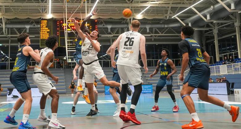 Basketball in Essen FOR EDITORIAL PURPOSES ONLY EDITORIAL USE ONLY p Leon Kalinic of the ETB Miners in the game against Baskets Juniors TSG Westerstede on 24 01 2026 The game ended X X in the sports hall Am Hallo, Ernestinenstraße 57 Michael Gohl FUNKE Foto Services p Sport Deutschland Nordrhein Westfalen Essen Copyright MichaelxGohl Copyright: MichaelxGohl doc849zibua7dv28htzv1k ,EDITORIAL USE ONLY Copyright: MichaelxGohl