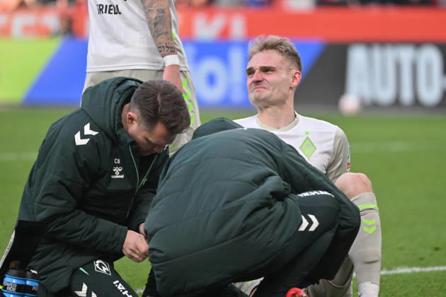 Injury Amos Pieper Werder Bremen 24 01 2026, Soccer 1 Bundesliga, Season 2025 2026, 19 Matchday, Bayer 04 Leverkusen SV Werder Bremen 1 0 DFL regulations prohibit any use of photographs as image sequences and or quasi video Leverkusen BayArena Nordrhein Westfalen Germany Team2