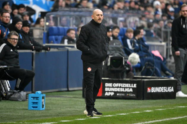 Coach Torsten Lieberknecht 1 FC Kaiserslautern 25 01 2026, Football 2 Bundesliga, Season 2025 2026, 19 Matchday, FC Schalke 04 1 FC Kaiserslautern 2 2 DFL regulations prohibit any use of photographs as image sequences and or quasi video Gelsenkirchen Veltins Arena Nordrhein Westfalen Germany Team2